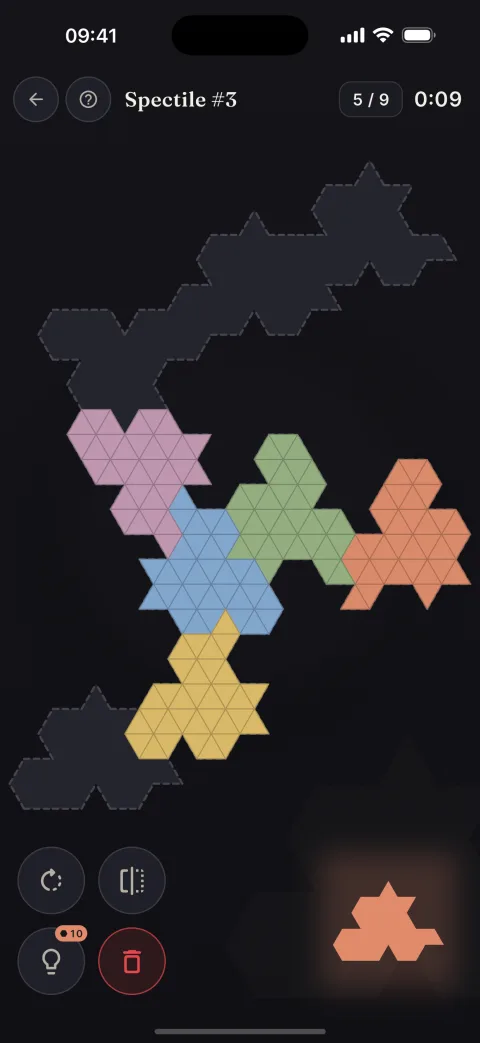 A Spectile board in Quarko, a grid of tiles shading between two colours